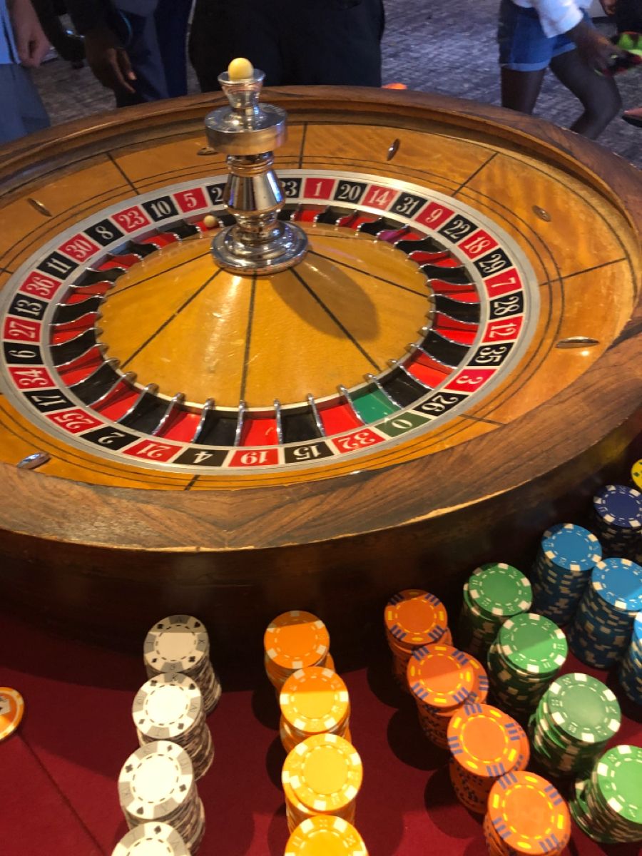 1Bet Casino کھلاڑیوں کے لیے لائیو کیسینو سیکشن